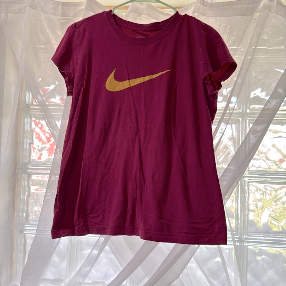Fuchsia pink Nike tee